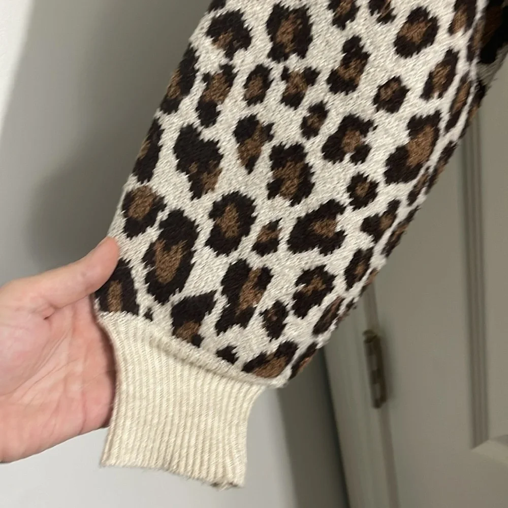 Time and Tru Women's belted sweater vest Size 4-6 - Picture 3 of 11